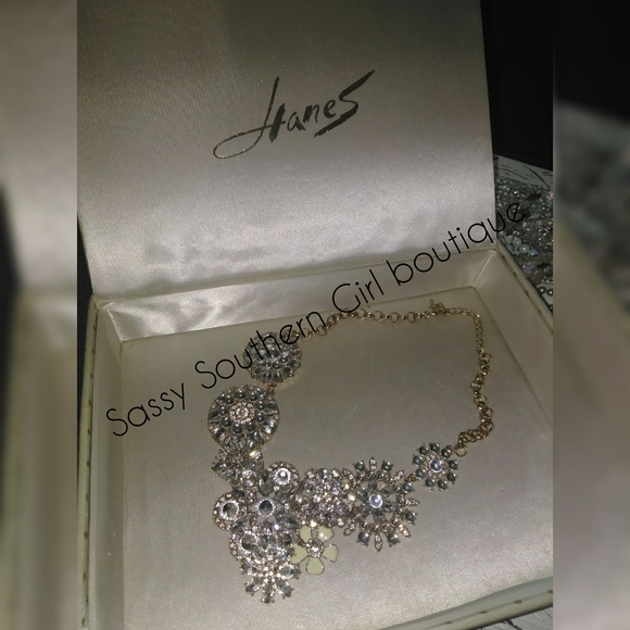 ⭐🆕 Gorgeous statement jeweled necklace - Picture 4 of 4